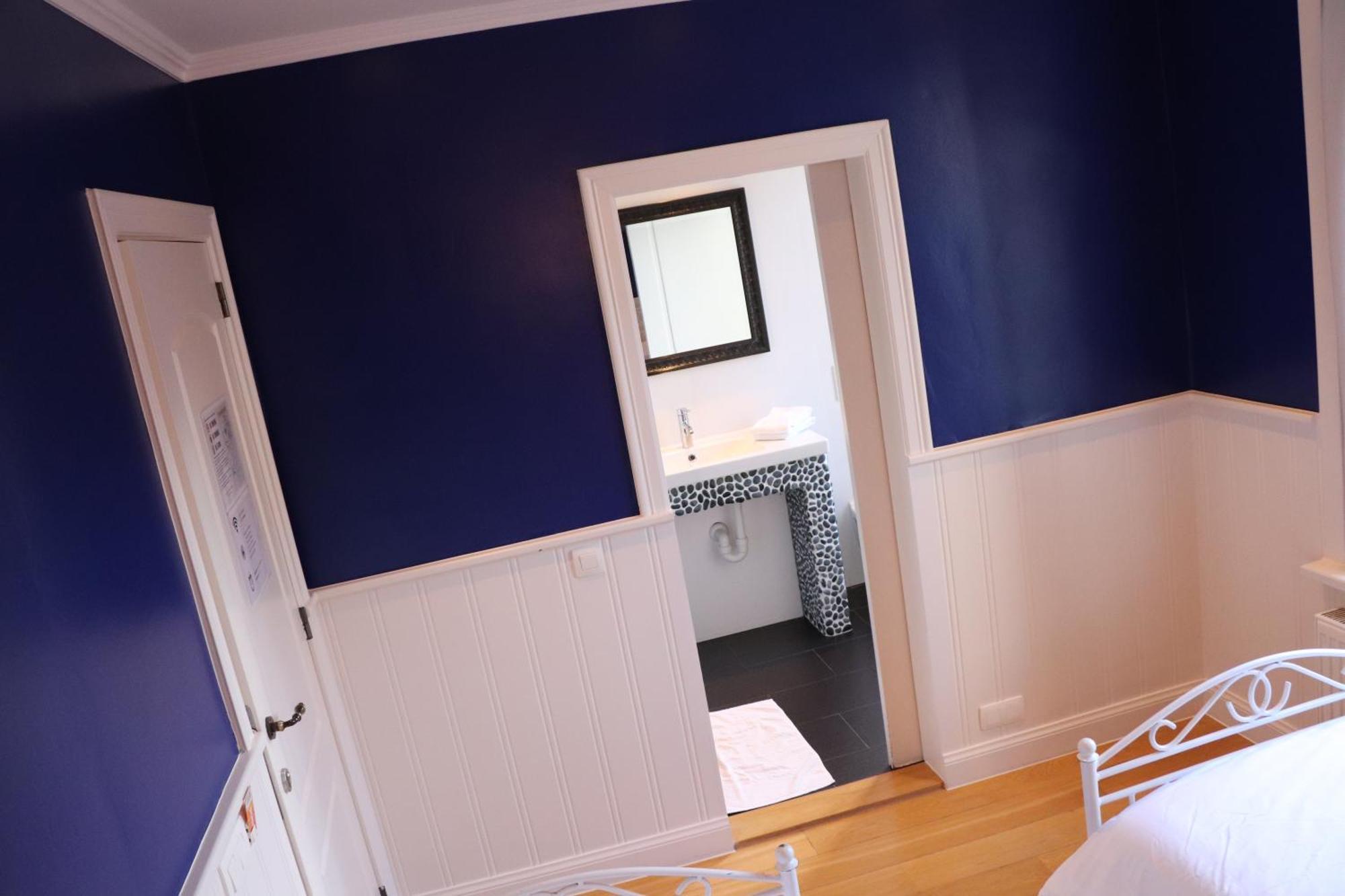 Hostel Lybeer Private Rooms Just For Two! Bruges Bilik gambar