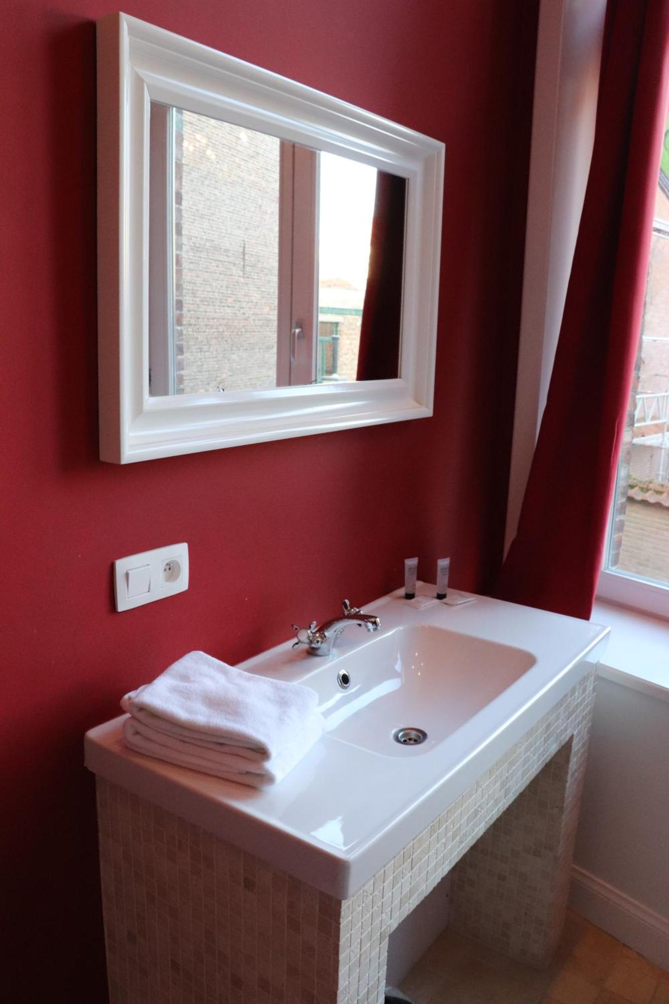 Hostel Lybeer Private Rooms Just For Two! Bruges Bilik gambar